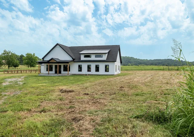 Homes for sale in Petersburg, TN | 2985 Lewisburg Hwy, Petersburg, TN 37144 | MLS# 3262110