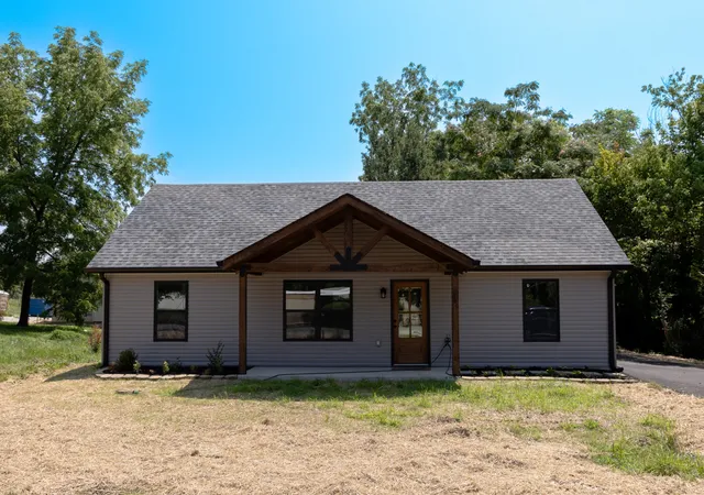 Homes for sale in Hohenwald, TN | 249 N Walnut St, Hohenwald, TN 38462 | MLS# 3261510