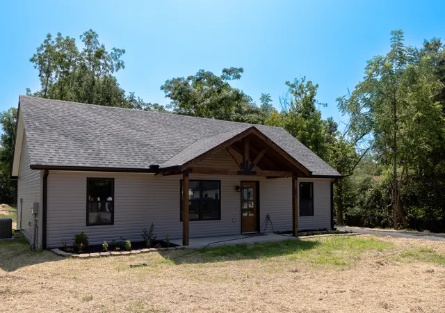 Homes for sale in Hohenwald, TN | 249 N Walnut St, Hohenwald, TN 38462 | MLS# 3261510