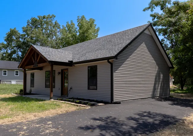 Homes for sale in Hohenwald, TN | 249 N Walnut St, Hohenwald, TN 38462 | MLS# 3261510