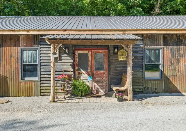 3rd image of 4574 Hampshire Pike, Hampshire, TN 38461 | MLS# 3260763
