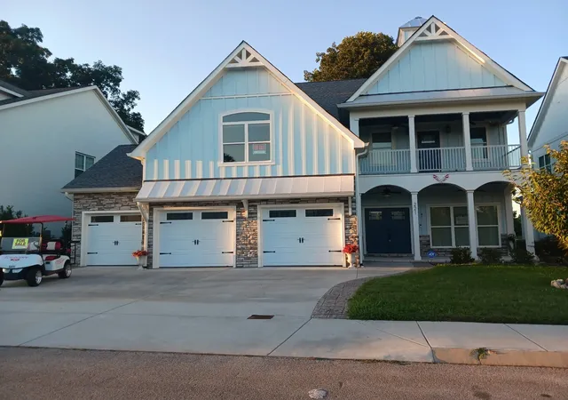 Photo 1 of Single family home for sale at 221 Hammock Dr, Winchester, TN 37398 | MLS# 3259725 | Listing updated on 2026-08-28