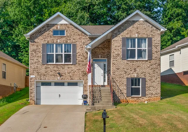 Homes for sale in Clarksville, TN | 627 Hidden Valley Dr, Clarksville, TN 37040 | MLS# 3259730