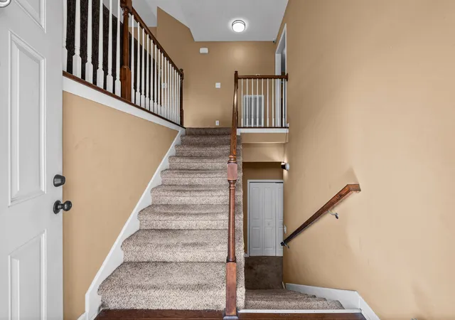 Photo 2 of Single family home for sale at 627 Hidden Valley Dr, Clarksville, TN 37040 | MLS# 3259730 | Listing updated on 2026-09-02