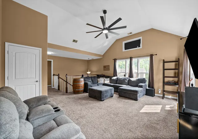Photo 3 of Single family home for sale at 627 Hidden Valley Dr, Clarksville, TN 37040 | MLS# 3259730 | Listing updated on 2026-09-02