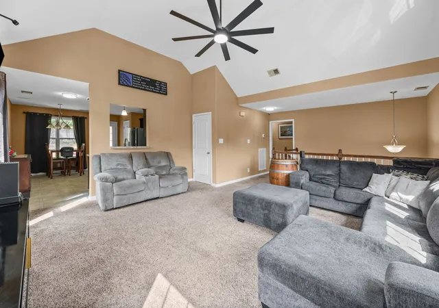 Photo 4 of Single family home for sale at 627 Hidden Valley Dr, Clarksville, TN 37040 | MLS# 3259730 | Listing updated on 2026-09-02