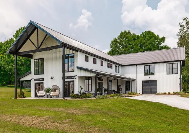 Photo 2 of Sale Pending at 1243 Madison Crk Rd, Goodlettsville, TN 37072 | MLS# 3261943 | Listing updated on 2026-08-20