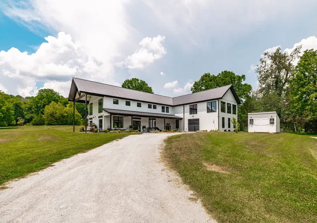 Photo 3 of Sale Pending at 1243 Madison Crk Rd, Goodlettsville, TN 37072 | MLS# 3261943 | Listing updated on 2026-08-20