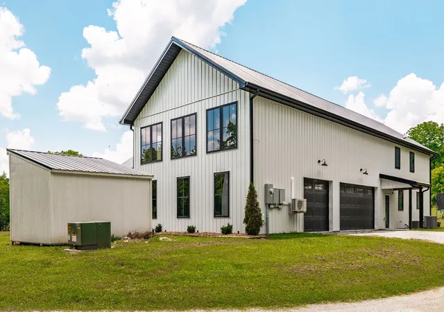 Photo 3 of Sale Pending at 1243 Madison Crk Rd, Goodlettsville, TN 37072 | MLS# 3261943 | Listing updated on 2026-08-20