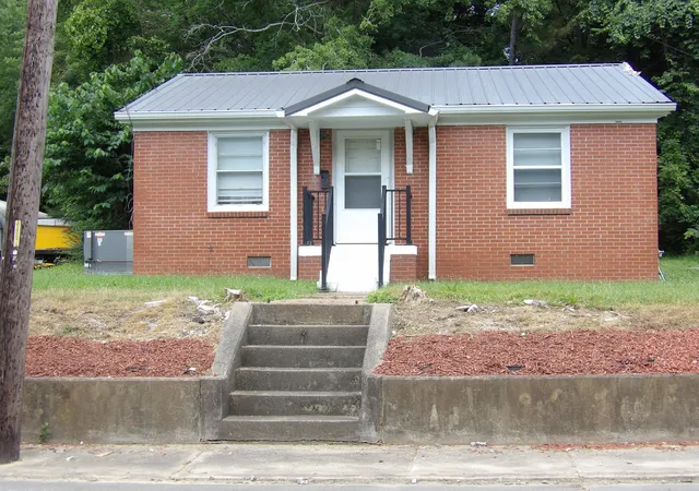 Homes for sale in Waverly, TN | 202 E Richland Ave, Waverly, TN 37185 | MLS# 3258335