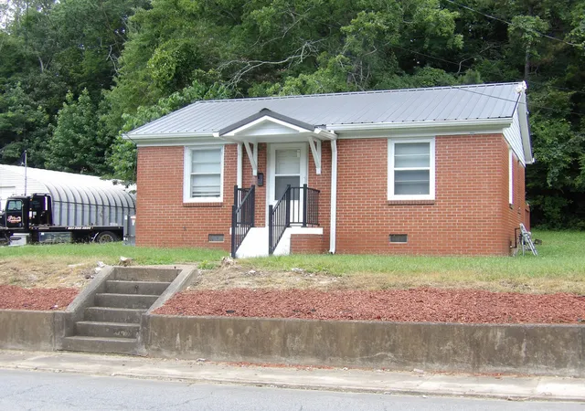 Homes for sale in Waverly, TN | 202 E Richland Ave, Waverly, TN 37185 | MLS# 3258335