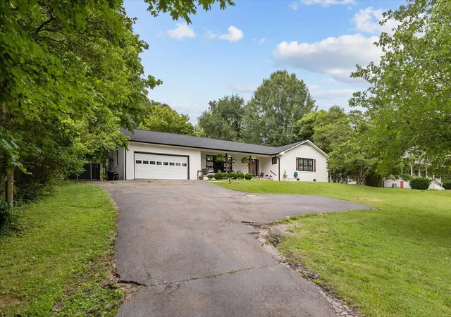 Homes for sale in Erin, TN | 4273 Main St W, Erin, TN 37061 | MLS# 3255931