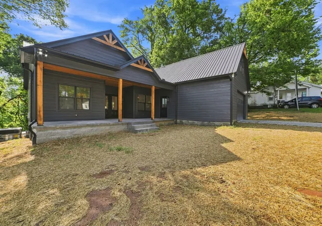 2nd image of 117 Nall Ave, Centerville, TN 37033 | MLS# 3256349