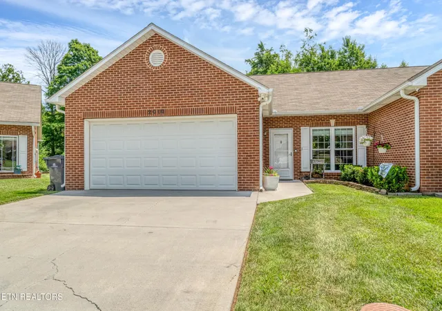 Homes for sale in Knoxville, TN | 2010 Misty Glen Lane, Knoxville, TN 37909 | MLS# 3255987