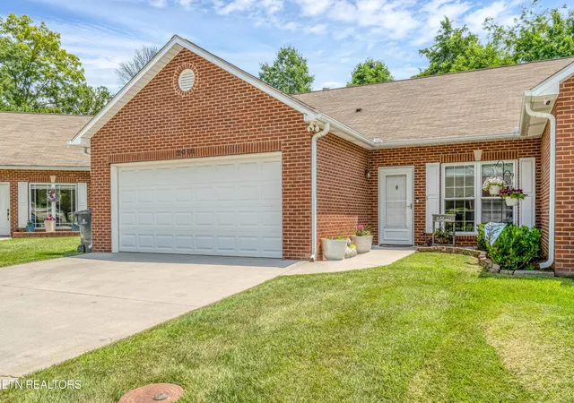 Homes for sale in Knoxville, TN | 2010 Misty Glen Lane, Knoxville, TN 37909 | MLS# 3255987
