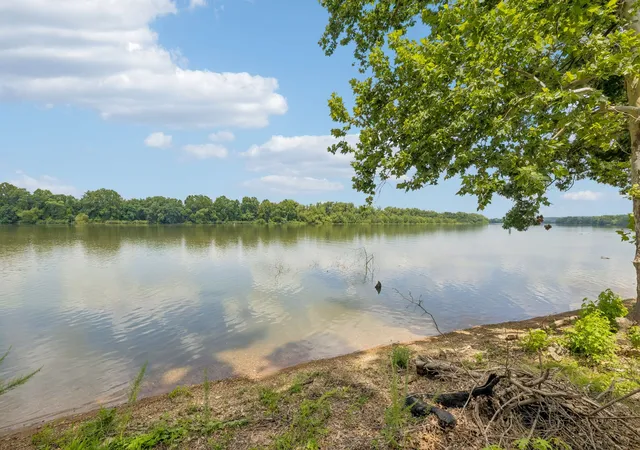 Photo 1 of Single family home for sale at 194 Lakeshore Cir, Bumpus Mills, TN 37028 | MLS# 3256417 | Listing updated on 2026-08-25