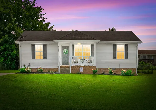 Homes for sale in Oak Grove, KY | 1009 Bush Ave, Oak Grove, KY 42262 | MLS# 3260449