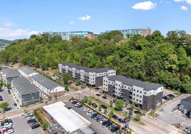 2nd image of 782 Riverfront Pkwy, Chattanooga, TN 37402