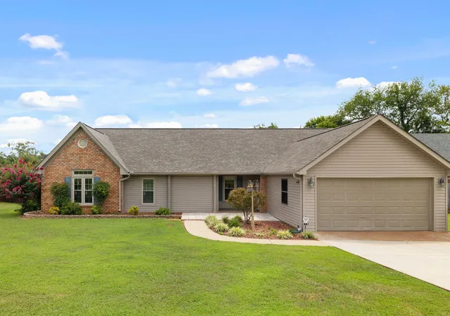 1st image of 215 Oakview Cir, Killen, AL 35645 | MLS# 3256233