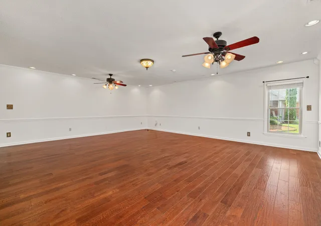 Photo 3 of Single family home for sale at 215 Oakview Cir, Killen, AL 35645 | MLS# 3256233 | Listing updated on 2026-07-27