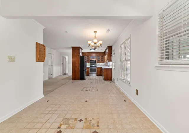 Photo 3 of Single family home for sale at 215 Oakview Cir, Killen, AL 35645 | MLS# 3256233 | Listing updated on 2026-07-27