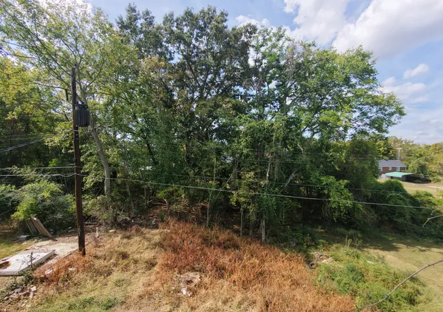 Photo 2 of Single family home for sale at 842 Richardson St, Clarksville, TN 37040 | MLS# 3602775 | Listing updated on 2026-10-25