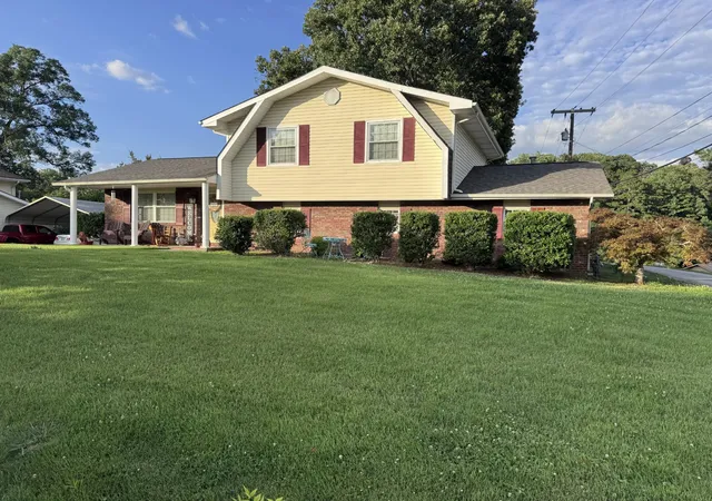 Homes for sale in Ringgold, GA | 20 Brownwood Circle, Ringgold, GA 30736 | MLS# 3256301