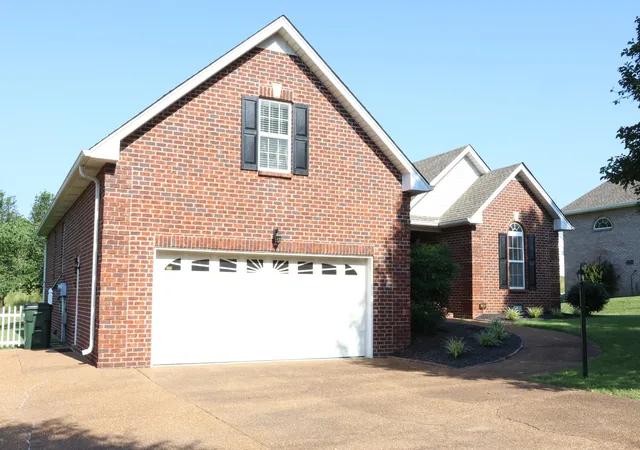 Homes for sale in Gallatin, TN | 332 Hazeltine Dr, Gallatin, TN 37066 | MLS# 3256406