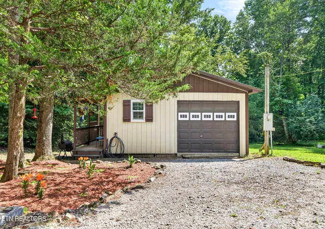 Homes for sale in Crossville, TN | 207 David Crockett Rd, Crossville, TN 38572 | MLS# 3256358