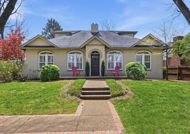 2nd image of 203a Woodmont Cir, Nashville, TN 37205 | MLS# 3269746