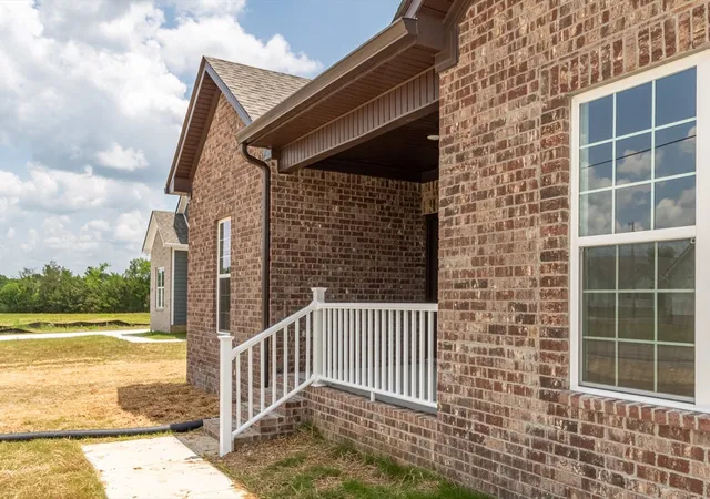 Photo 2 of Single family home for sale at 2017 Wista Way, Lewisburg, TN 37091 | MLS# 3259820 | Listing updated on 2026-09-21