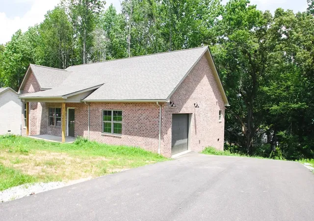 Homes for sale in Sparta, TN | 401 Crossvine Rd, Sparta, TN 38583 | MLS# 3256646