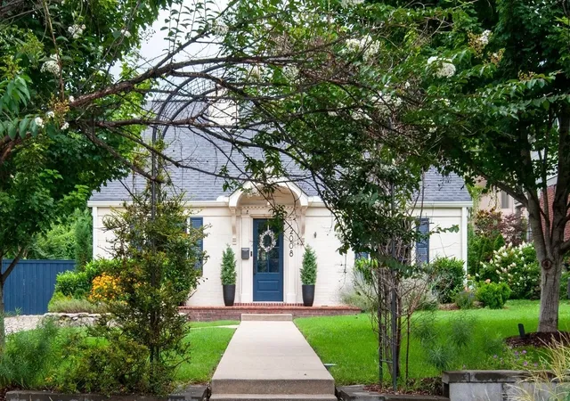 Photo 1 of Single family home for sale at 2008 Beechwood Ave, Nashville, TN 37212 | MLS# 3543064 | Listing updated on 2026-09-22