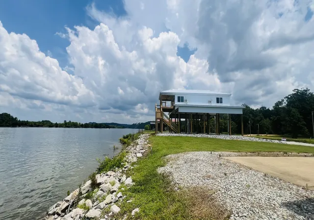 Homes for sale in Clifton, TN | 1109 River Front Dr, Clifton, TN 38425 | MLS# 3260230