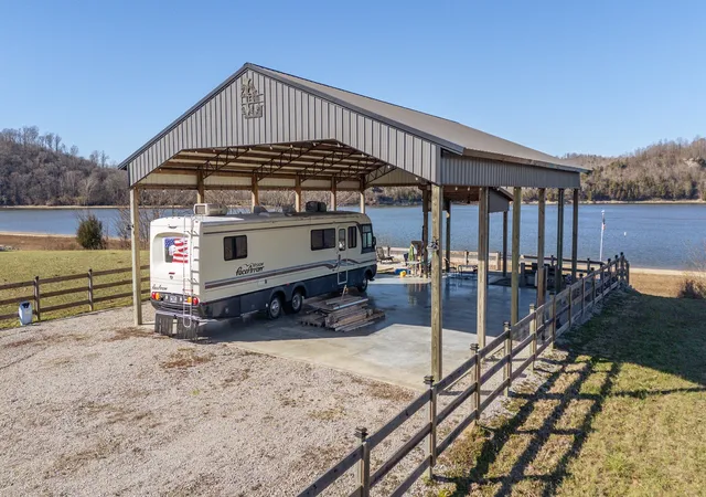 Homes for sale in Clifton, TN | 2571 Hardin Bottom River Rd, Clifton, TN 38425 | MLS# 3258333