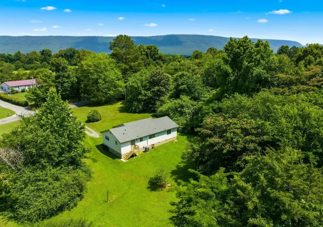 Homes for sale in Etowah, TN | 318 County Road 801, Etowah, TN 37331 | MLS# 3259737