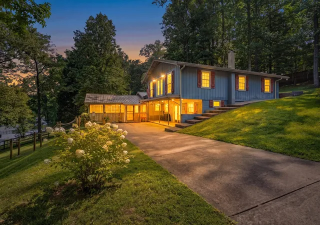 Homes for sale in Dover, TN | 554 Hickman Shores Rd, Dover, TN 37058 | MLS# 3259862