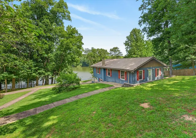 Homes for sale in Dover, TN | 554 Hickman Shores Rd, Dover, TN 37058 | MLS# 3259862