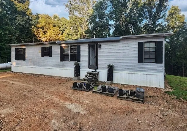 Homes for sale in Hohenwald, TN | 1135 Cane Ridge Rd, Hohenwald, TN 38462 | MLS# 3259833