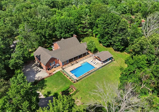 Photo 1 of Mansion for sale at 1122 Longview Dr, Hendersonville, TN 37075 | MLS# 3283645 | Listing updated on 2026-07-30