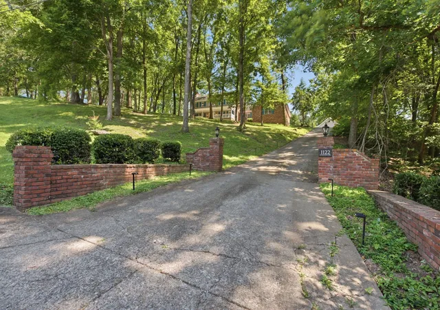 Photo 2 of Mansion for sale at 1122 Longview Dr, Hendersonville, TN 37075 | MLS# 3283645 | Listing updated on 2026-07-30
