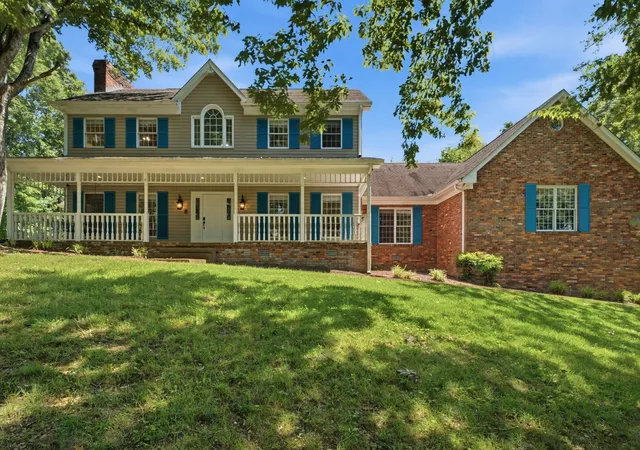 Photo 3 of Mansion for sale at 1122 Longview Dr, Hendersonville, TN 37075 | MLS# 3283645 | Listing updated on 2026-07-30
