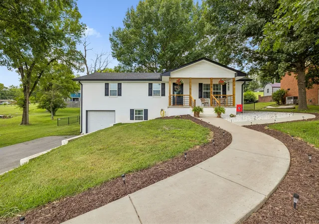 1st image of 208 Western Ave, Hartsville, TN 37074 | MLS# 3259945