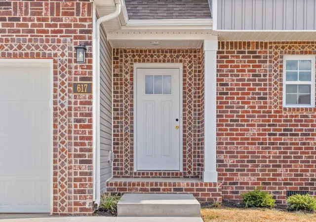 Photo 1 of Single family home for sale at 617 Chatsworth Dr, Clarksville, TN 37042 | MLS# 3259959 | Listing updated on 2026-10-24