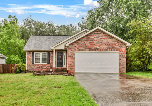 Homes for sale in Clarksville, TN | 2819 Fenton Ct, Clarksville, TN 37040 | MLS# 3260013