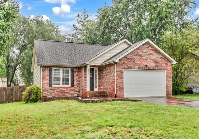 Homes for sale in Clarksville, TN | 2819 Fenton Ct, Clarksville, TN 37040 | MLS# 3260013
