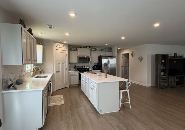 Photo 4 of Single family home for sale at 469 Steamview Dr, White House, TN 37188 | MLS# 3260105 | Listing updated on 2026-08-20