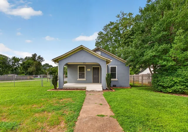 1st image of 502 5th St, Lawrenceburg, TN 38464 | MLS# 3260028
