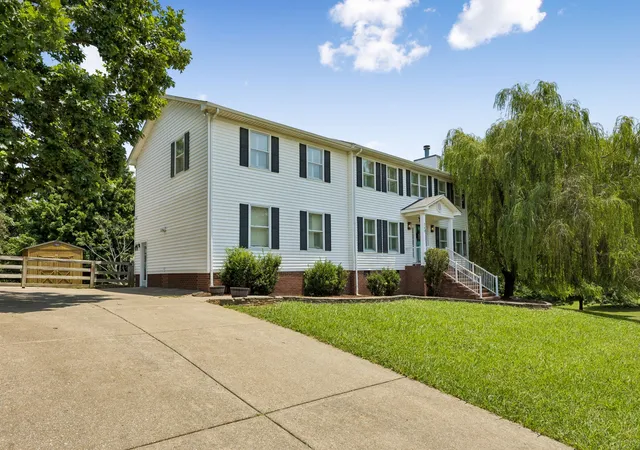 Homes for sale in Lewisburg, TN | 240 Crestview Dr, Lewisburg, TN 37091 | MLS# 3260695