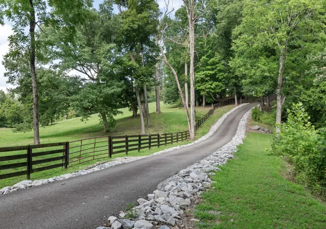 3rd image of 1025 Choate Rd, Dickson, TN 37055 | MLS# 3288138
